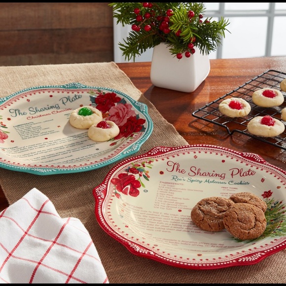 The Pioneer Woman sharing plates. - Picture 1 of 10